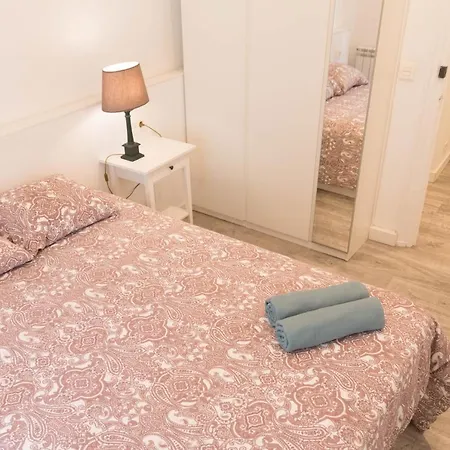 Modern In Romantic Quarter Apartamento