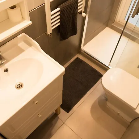 דירה Modern In Romantic Quarter